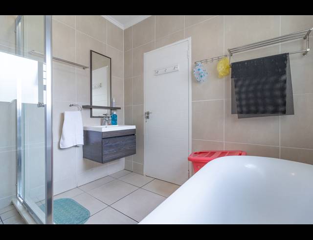 3 BEDROOM APARTMENT FOR SALE IN GREENSTONE HILL